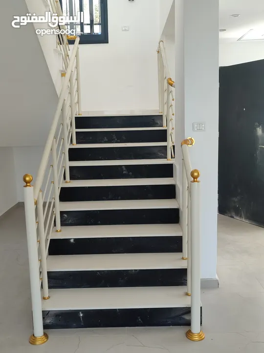 بيت جديدغير مسكون مكون من ثلاث طوابق المزرعه الغربيه