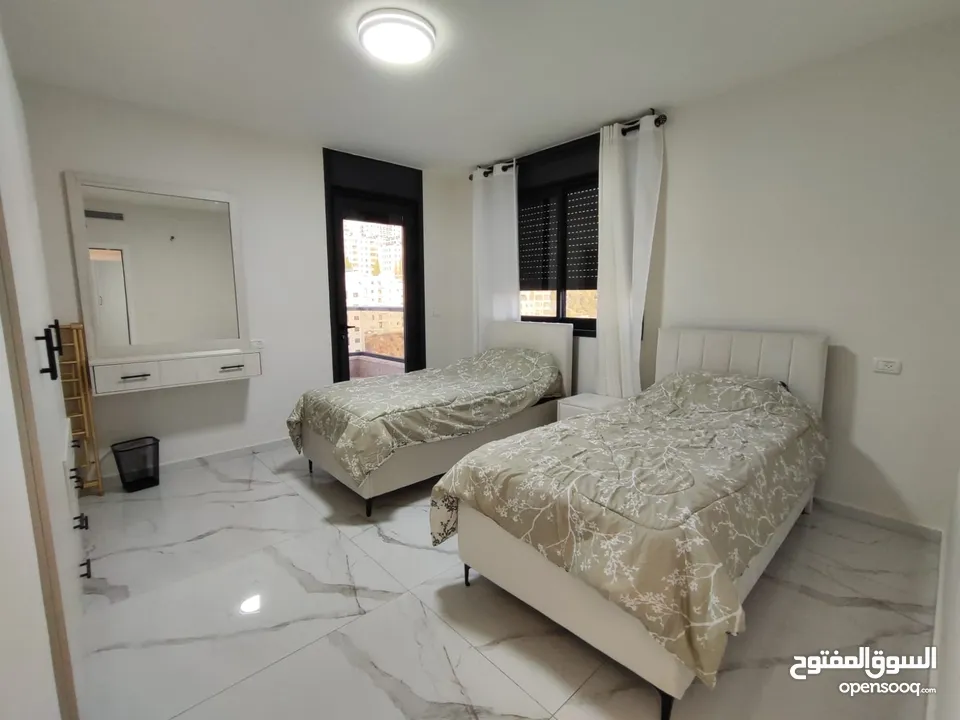 شقة مفروشة جديدة سوبر ديلوكس – لم تُسكن بعد  الطيرة – خلف مدارس المستقبل