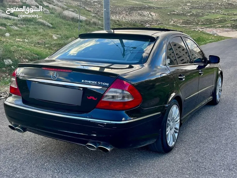 MERCEDES BENZ E200