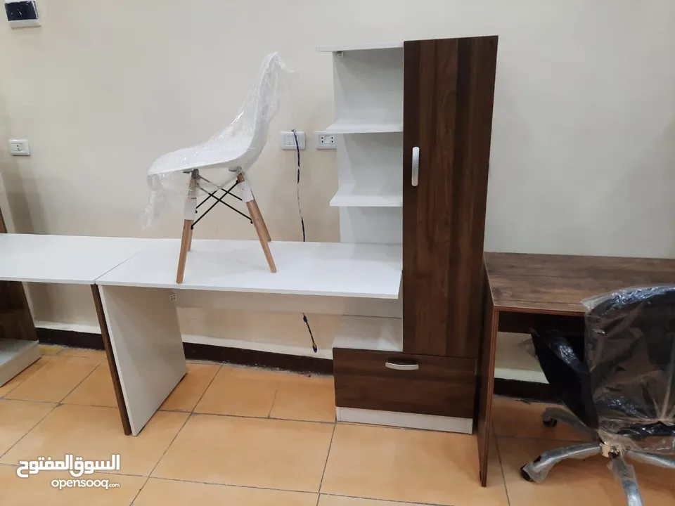 تشكيلة طاولات للعمل والدراسة تناسب الجميع مع إمكانية اختيار اللون والقياس حسب الطلب