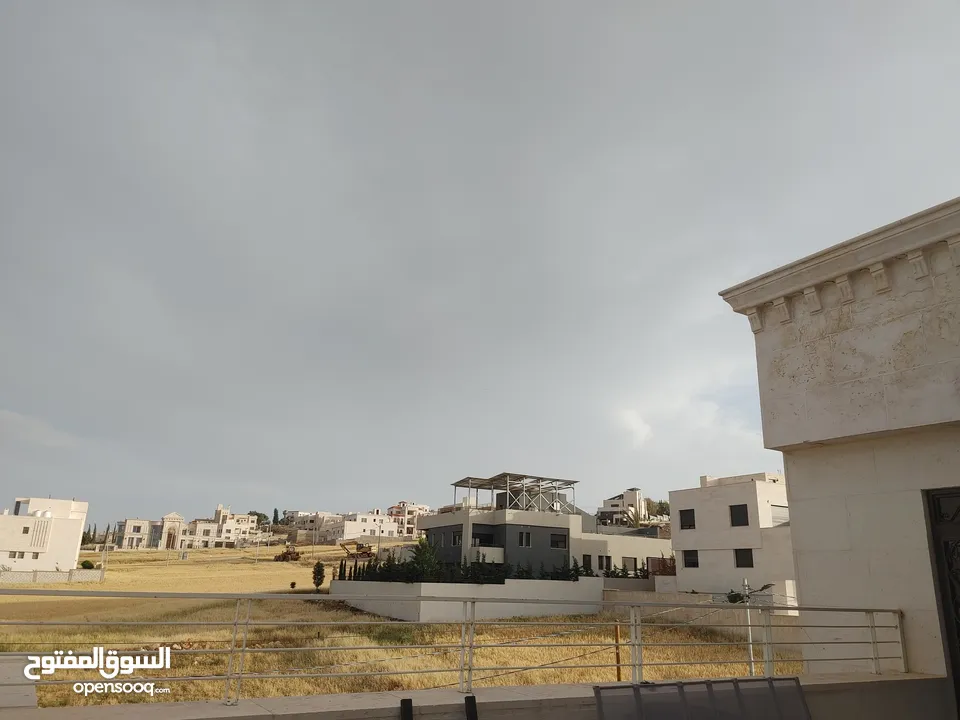 روف فاضي للايجار