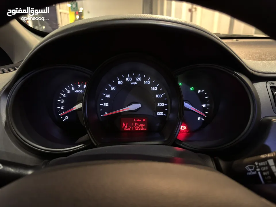 كيا ريو هاتش باك 2013