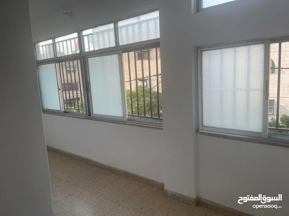 شقة للإيجار في جبل النزهه من المالك