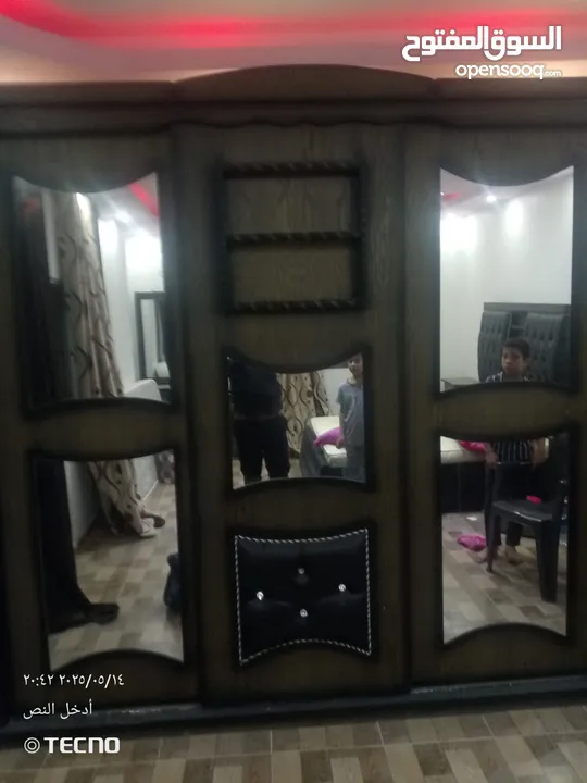 وغرفه نوم مجوز ما فيهاش اي خدش للبيع مستخدمه شهر والكنبايات معاها والخزانه غرفه نوم كامله مش ناقصها