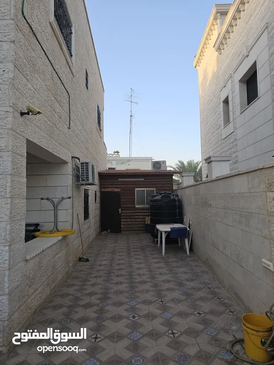 بيت حجر  طابقين مستقل للبيع في أريحا-حي كتف الواد
