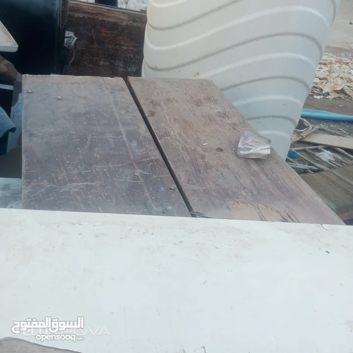 خشب وحطب زيتون  للبيع تقريبا 3طن للبيع