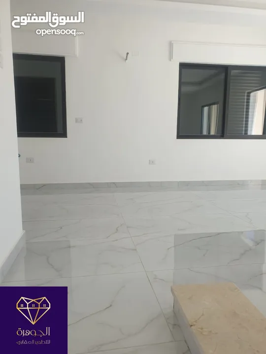طابق اخير مع روف دوبلكس فاخر لم يسكن لقطه وبسعر مغري جداااا عرض خاص يا بلاش في أرقى واجمل مناطق خلدا