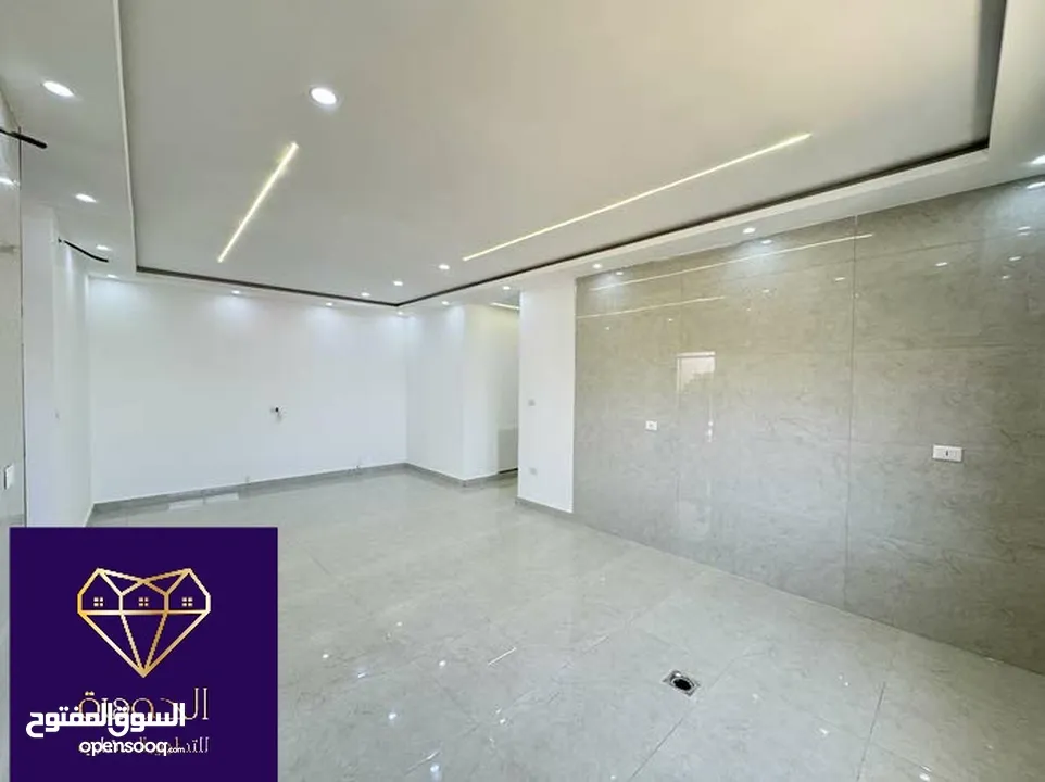 طابق اخير مع روف دوبلكس فاخر لم يسكن لقطه وبسعر مغري جدا عرض خاص ع اخر شقة أرقى مناطق جبيهة ام زويتن