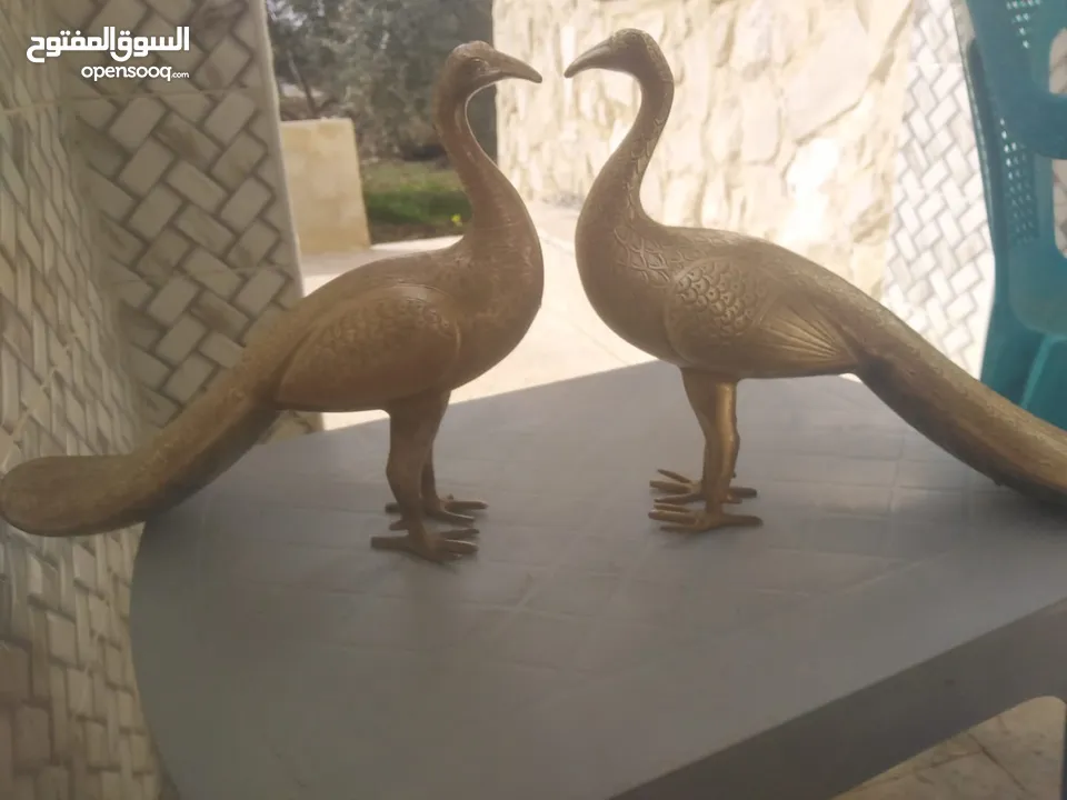 طاووس عدد 2 نحاس اصلي وزن الواحد منهم كيلو ونص للبيع الاثنين ب 65 دينار