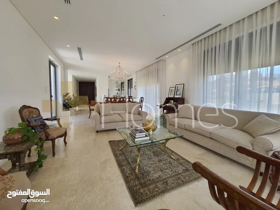 فيلا مع مسبح للبيع في طريق المطار بمساحة بناء 940م