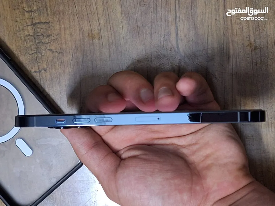 ايفون 12 برو ماكس شبه جديد للبيع