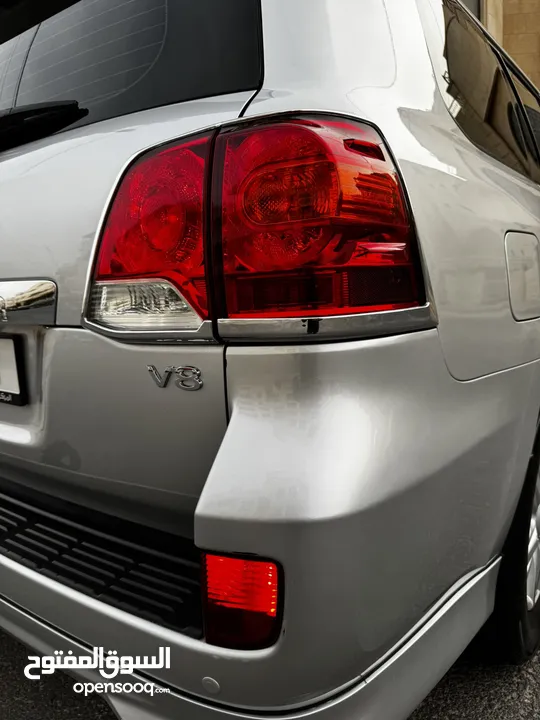 تويوتا لاند كروزر (GXR 2015 (V8 وارد صيانة الشركة ( طلب خاص 60th) مالك واحد بحالة الوكالة