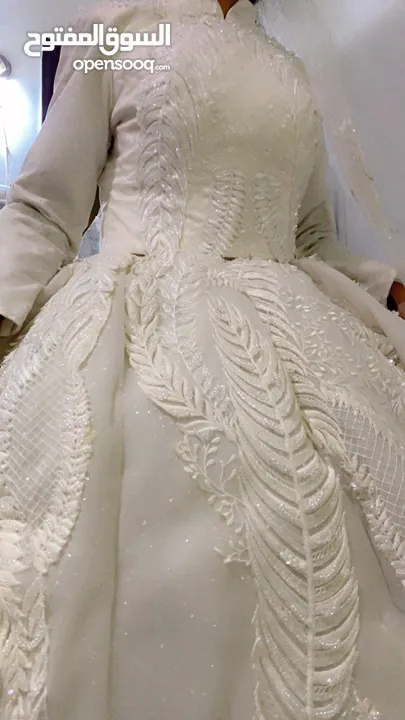 فستان زفاف ابيض مشكوك شك يدوي