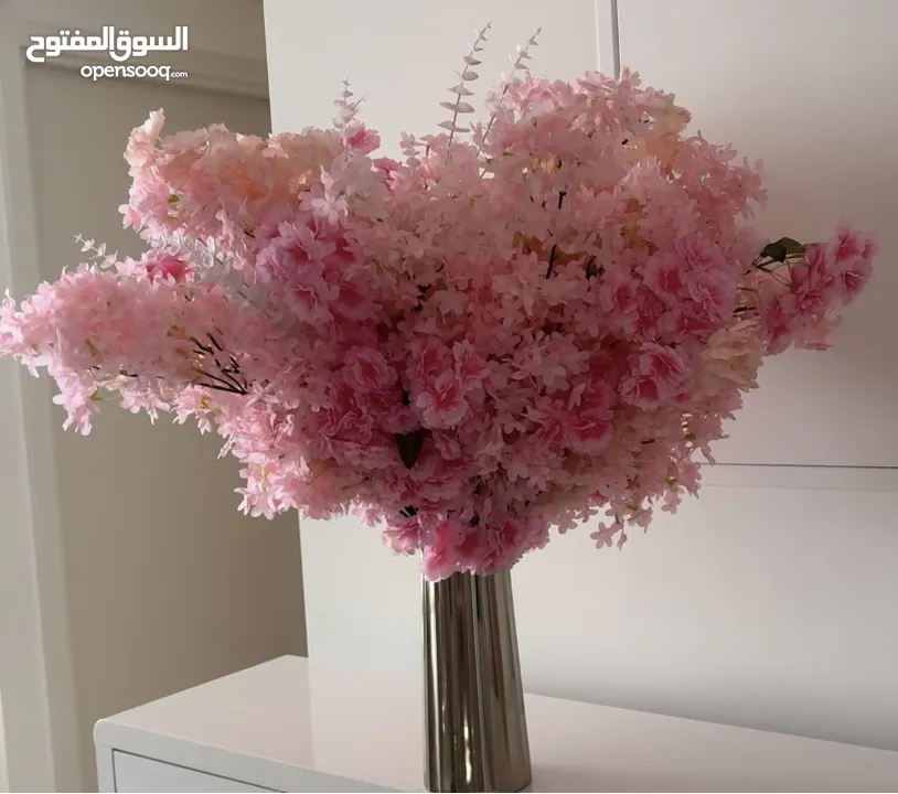 Stunning New & Limited Collection of Elegant Artificial Flower Vases – Quick Sale!”