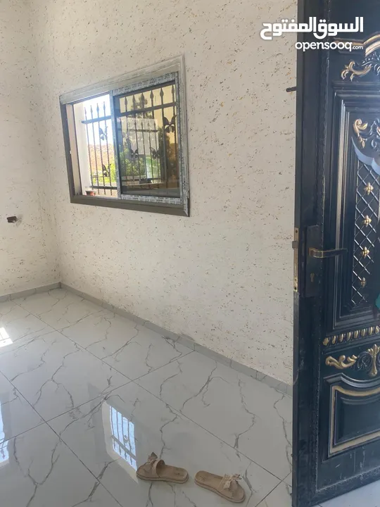 دار جاهزي واصل ماء وكهرباء سعر مغري بسبب السفر