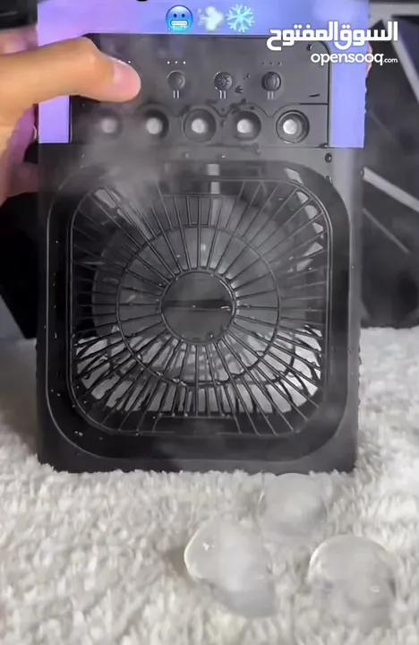 مروحة تبريد صغيرة محمولة مع رذاذ ماء بارد