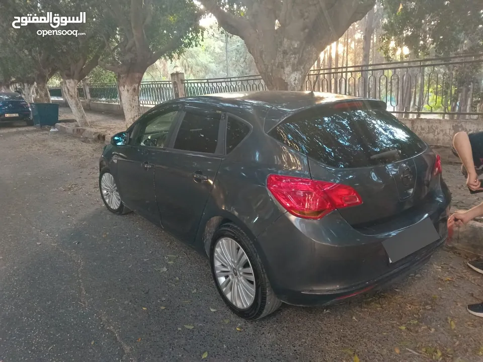 سيارة اوبل استرا