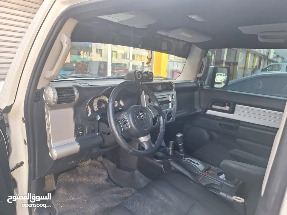 Toyota FJ Cruiser 2009 GCC full option for urgent sale