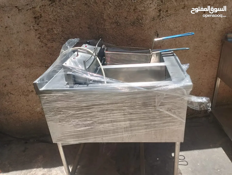 اغراض مطعم شبه مستعملة بحالة جيدة جدا