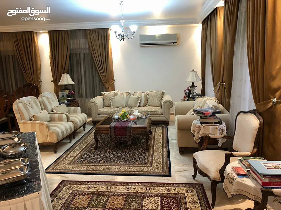 فيلا مستقلة للإيجار مفروشة بالكامل مكونه من 5 نوم