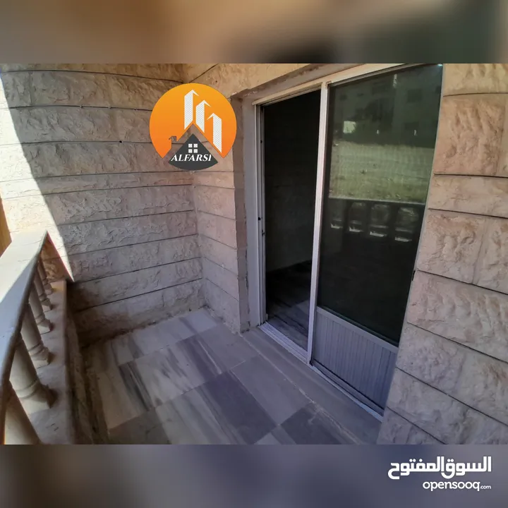شقة طابق اول مع بلكونة ومصعد للإيجار في افضل وارقى المواقع في ضاحية الاقصى واسعة