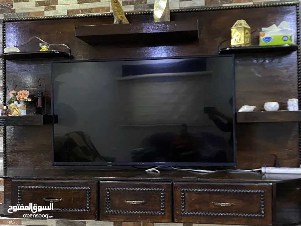 برواز خشبي للتلفاز