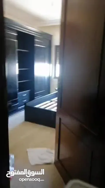 غرفة نوم خشب لاتيه للبيع بسعر مغري