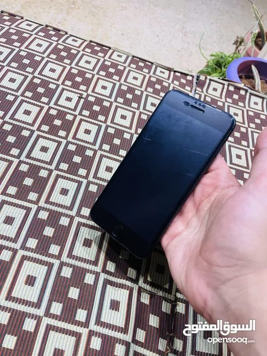 ايفون 8بلس بطاريه 77٪؜ ذاكره 64 جيجا