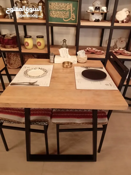 طاولات وكراسي خشب زان للبيع المستعجل ( مطاعم و كوفي شوب)