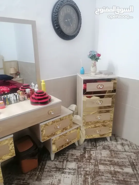غرفة نوم استخدام شهرين فقط خشب عادي مش زان مع فرشتها فقط شهرين وما تم النصيب