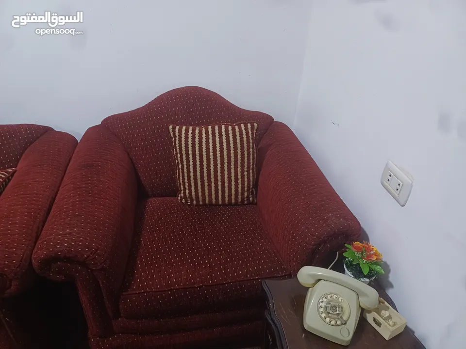 طقم كنب بحاله جيده 7 مقاعد