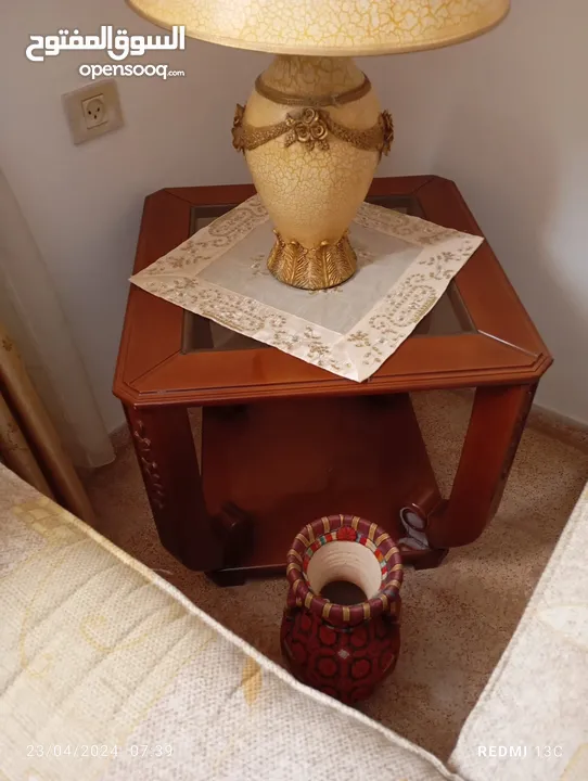 للبيع طاولة سفرة (1) و طاولة سفرة طول (1) و طاولة سفرة مربع (2)
