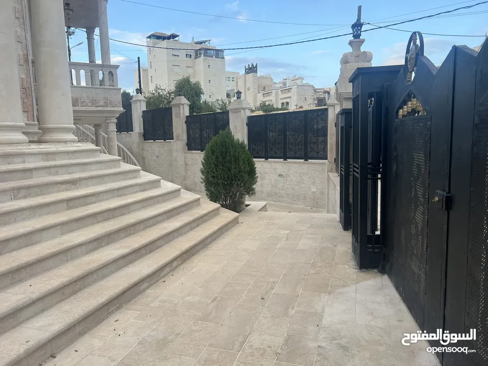 قصر فيلا فخمة جدا للبيع في الجبيهه