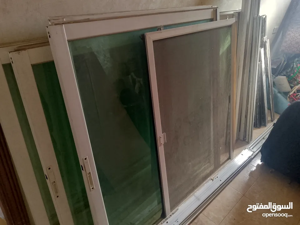 3 شبابيك بحال الوكاله مع سكك ومنخل
