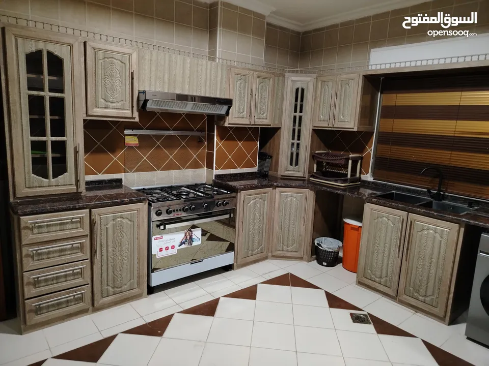 شقه مفروشه للايجار ابونصير مطله على شارع الأردن