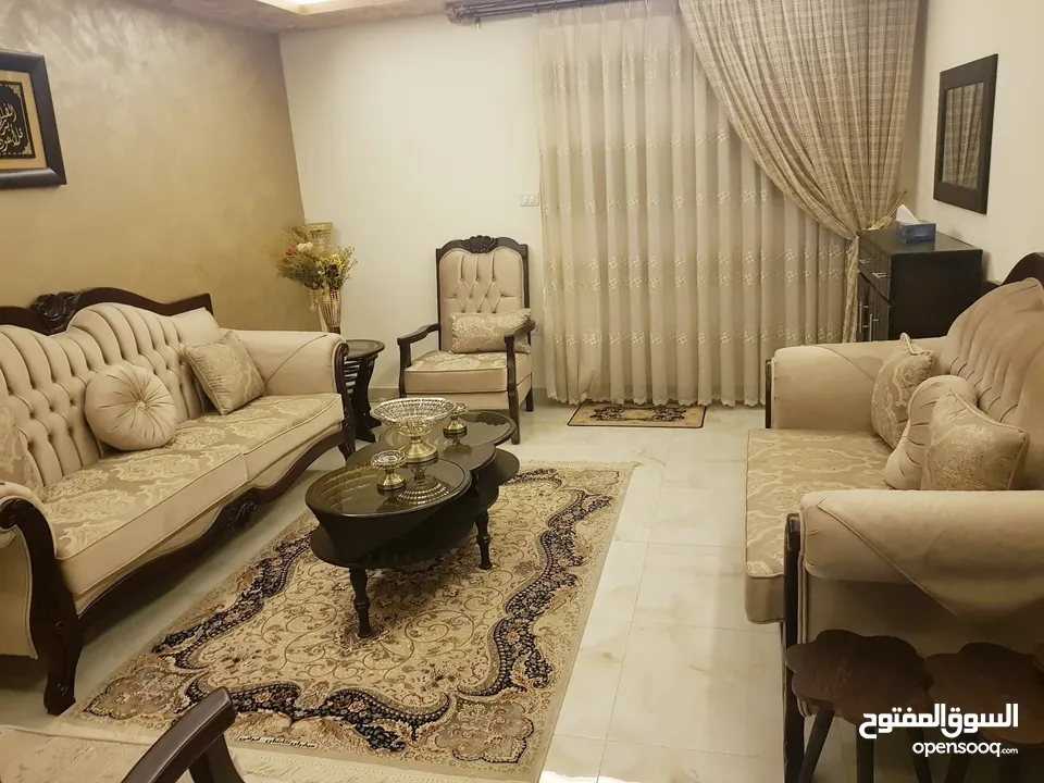 شقة مفروشة فاخرة متاحة من بداية شهر 7 اربد- الحي الشرقي