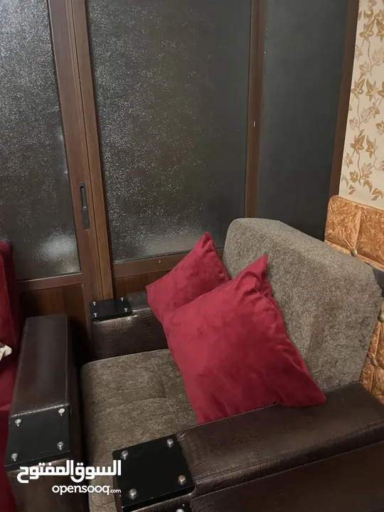 حرق اسعااار طقم كنب تركي فاااااخر للبيع لون خمري بجودة ممتااازة وبحالة الوكالة