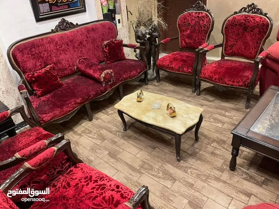 طقمين كنب وطاولة سفرة ومرجيحة