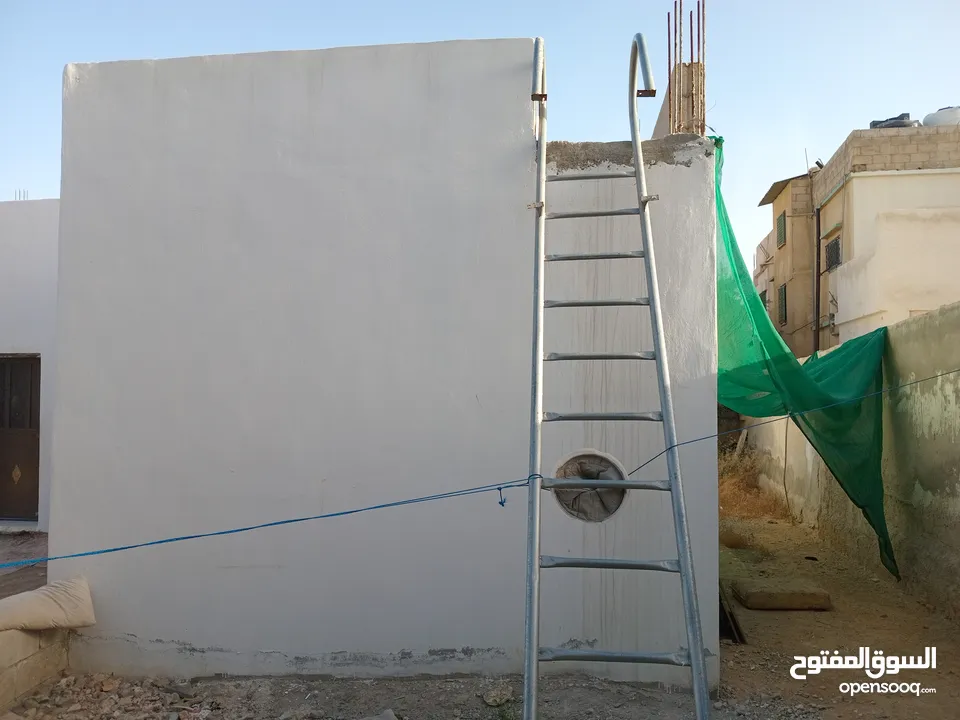 بيت للبيع مكون ثلاث غرف وحمام ومطبخ وبرنده وحوش كراج سياره