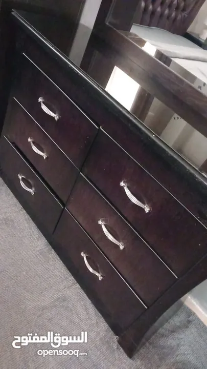 غرفه نوم مع البرادي والمكيت للبيع