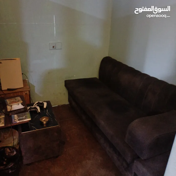 محل العاب بلايستيشن مميز للبيع يعمل بشكل جيد وله قاعدة زبائن مرخص ومجهز بالكامل طابقين غرف منفصلة