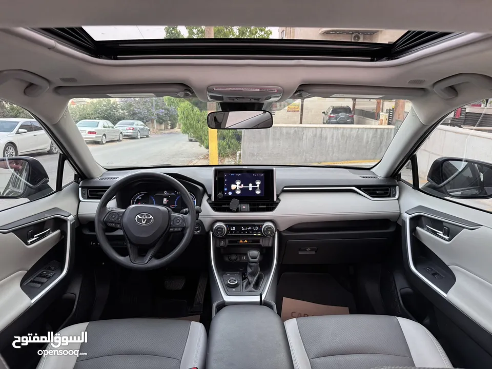 Toyota RAV4 XLE 2024