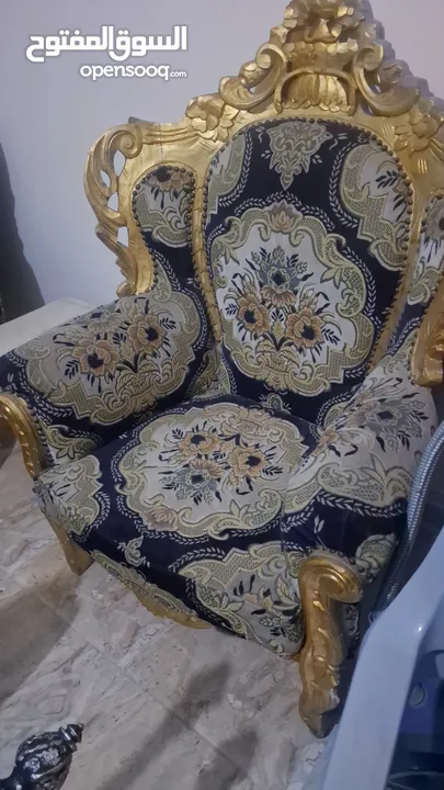كنب حفر كلاسيكي مع طاولات رخام
