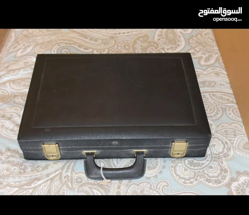 طقم سفره معالق وشوك وسكاكين فاخر مكون من 70 قطعه طلاء ذهب 24