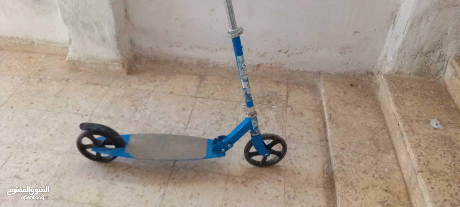 العاب اطفال  سكوترات الحجم الكبير وعربايتين اطفال نظاف وشغالات