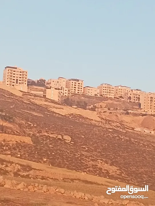 اراضي مميزه جدا حد الجبيهه تحت شارع الاردن المساحات مختلفه خلف مطعم ديوان زمان