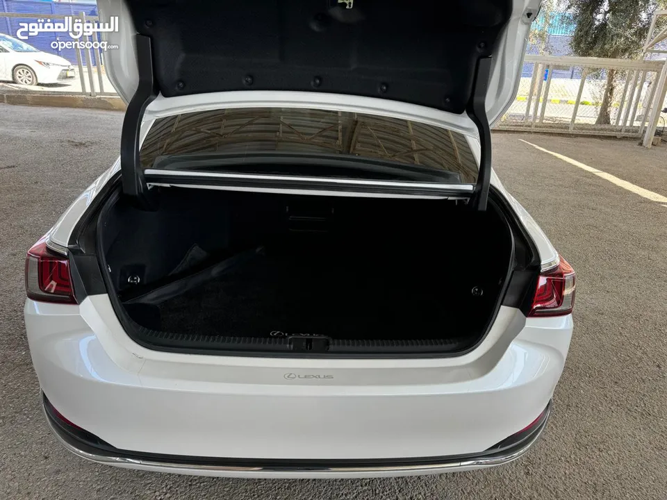 Lexus ES 300h 2021  لكزس هايبرد حره غير مجمركه ، البيع : مجمرك جاهز او بدون جمرك حره