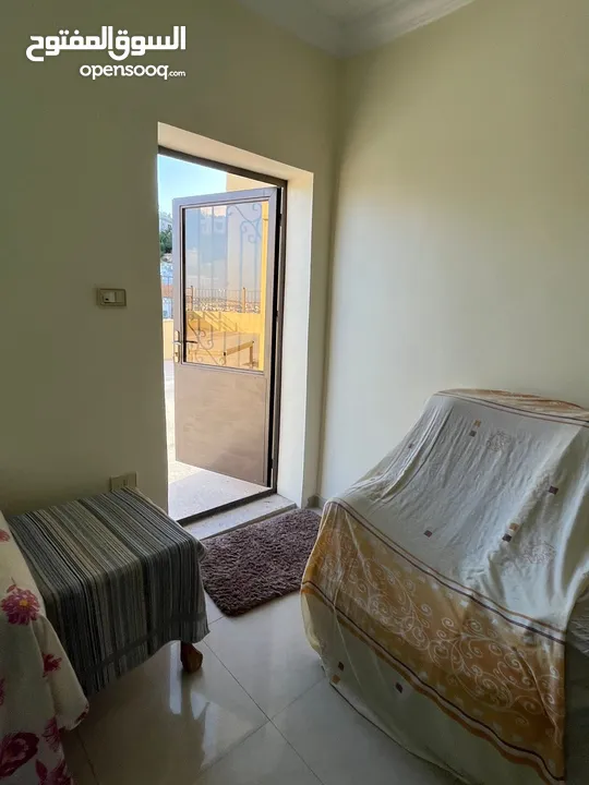 شقة للبيع في المهندسين 350 متر مربع طابق 3 مع روف كبير مميزة جداً من المالك