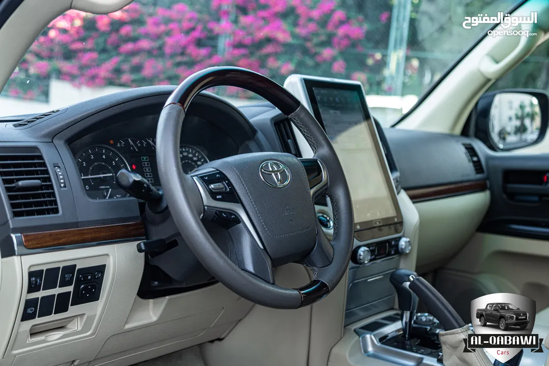 Toyota Land Cruiser 2017 Gx-r V8  السيارة بحالة الوكالة و قطعت مسافة 141,000 كم   اللون : اسود