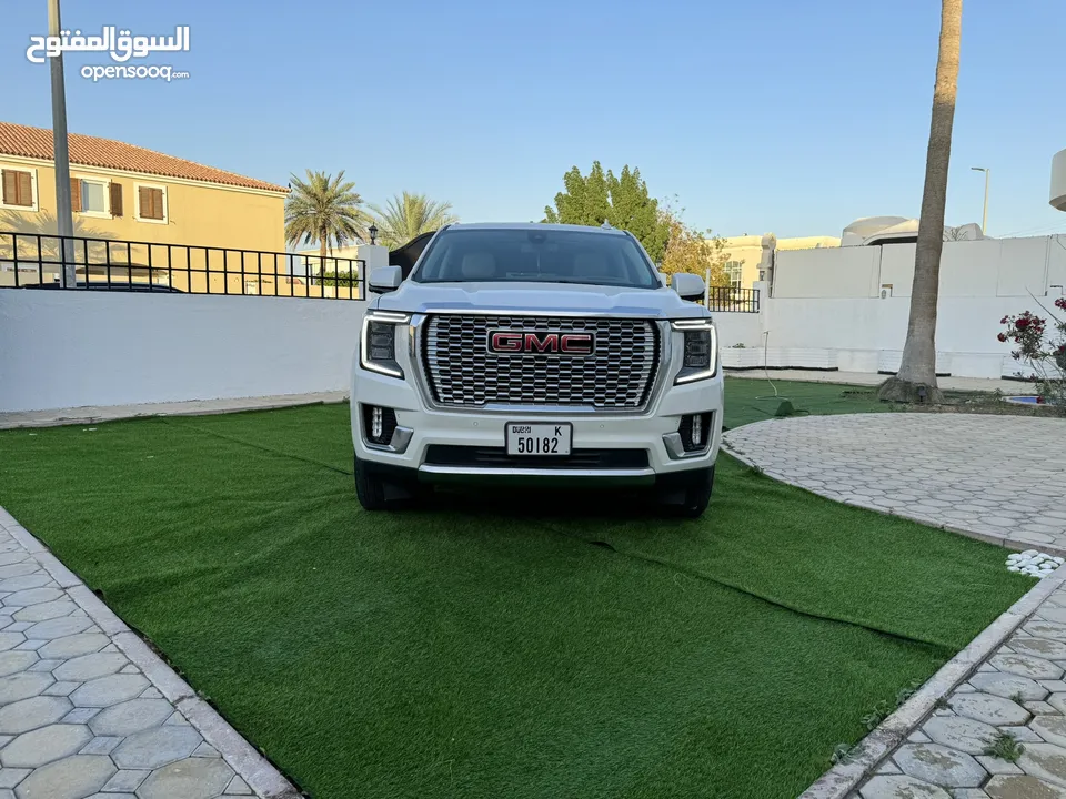 GMC YUKON DENALI نظيفة جدا بحالة الوكالة